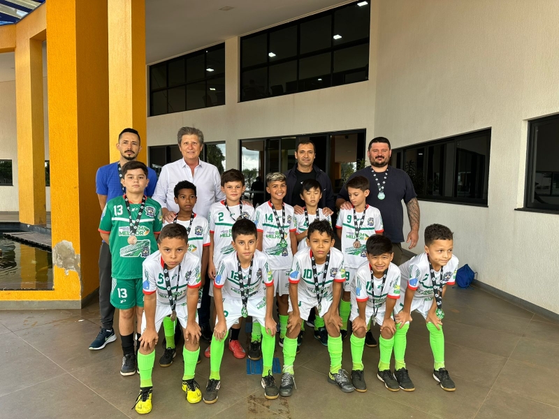 Prefeito recebe equipe sub-9 de futsal que conquistou 3° lugar no estadual