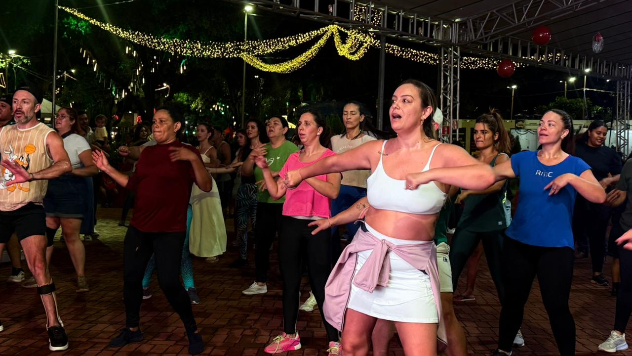 Aulão de FitDance movimenta a Praça Ary Coelho no Natal dos Sonhos