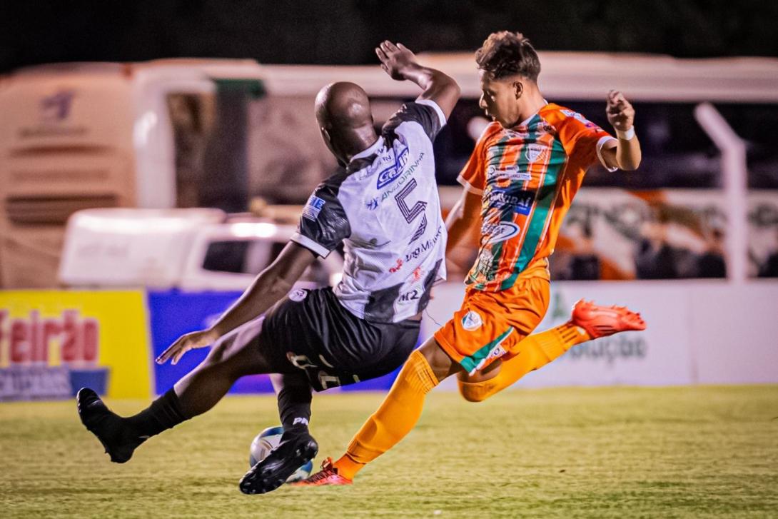 Naviraiense vence Corumbaense no primeiro jogo em casa no Estadual