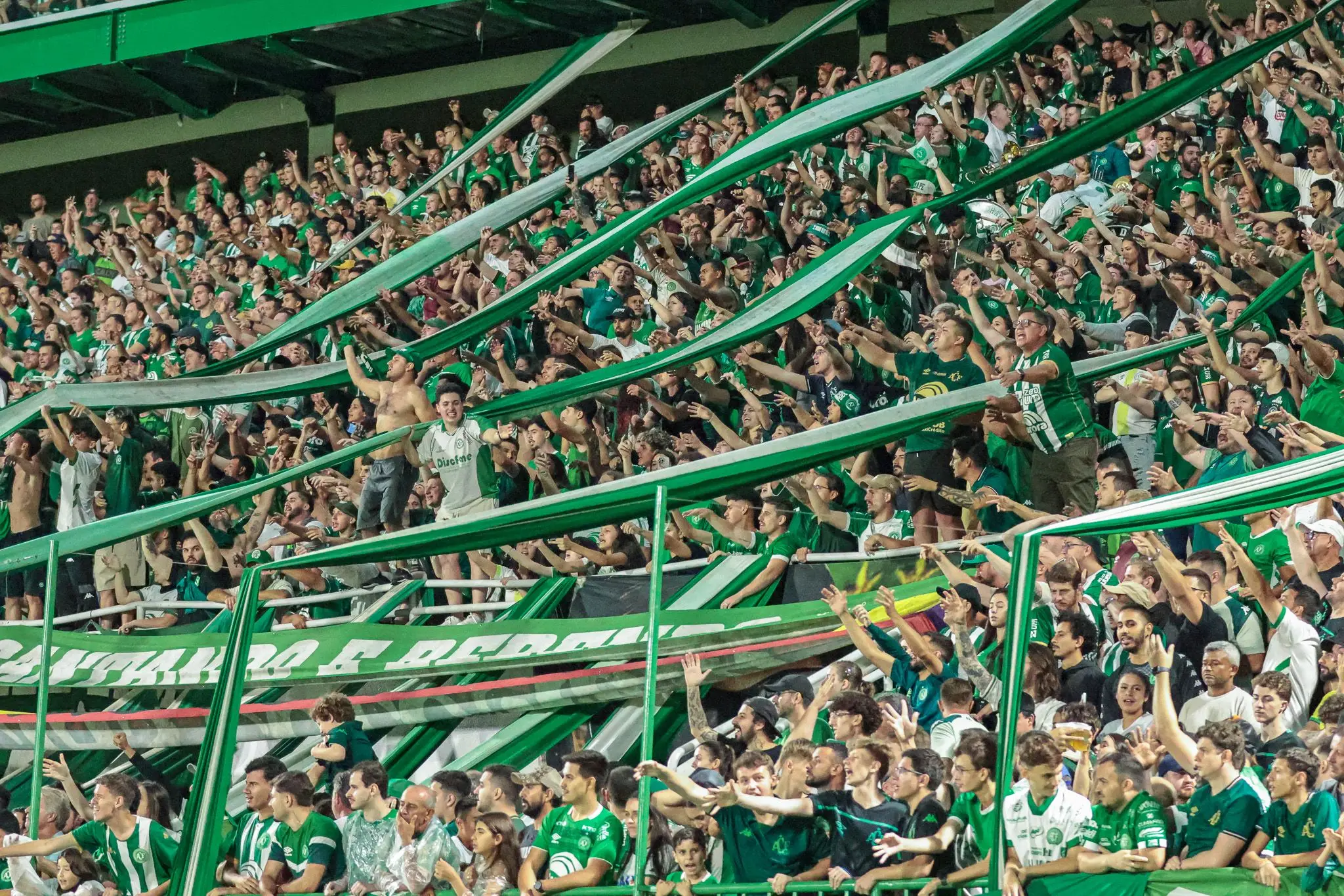 Chapecoense e Grêmio empatam e se mantêm na faixa intermediária da tabela