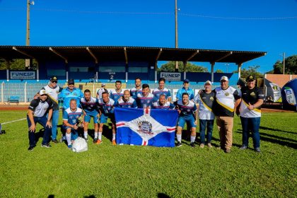 Equipe de futebol da Sejuvel representa...