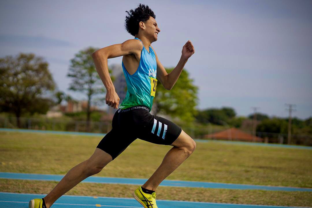 Atleta da Funesp é campeão brasileiro Sub-18 no atletismo 